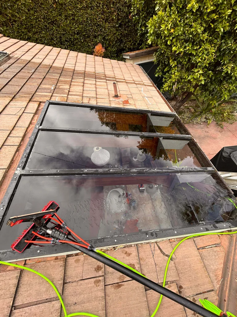 Window Cleaning Before 2 - Rivera´s Janitorial Services LLC