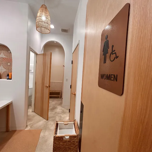 Rivera´s Janitorial Services LLC-Bathroom Cleaning 4