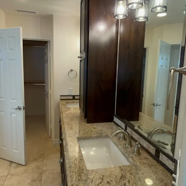 Rivera´s Janitorial Services LLC-Bathroom Cleaning 7