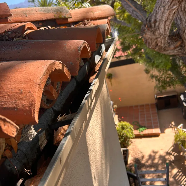 Rivera´s Janitorial Services LLC | Gutter Cleaning Process 2
