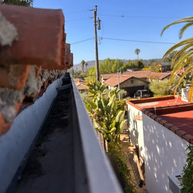 Rivera´s Janitorial Services LLC | Gutter Cleaning Process 3